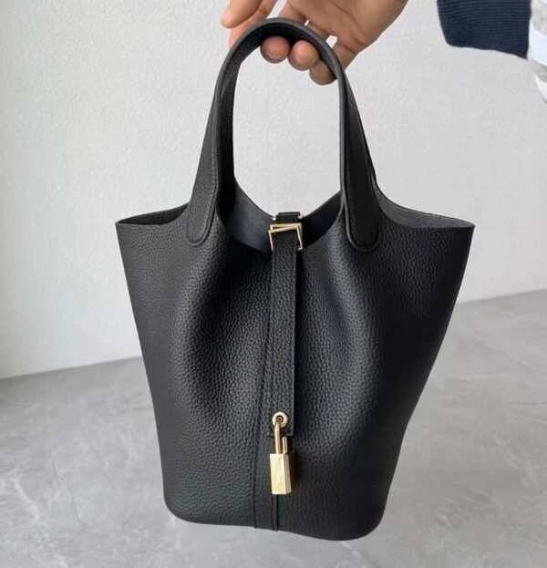 2025  M ブラック トリヨン（カーフレザー）バッグ 18×18×13CM