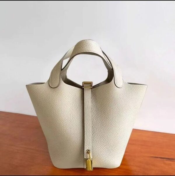 2025  PM ホワイト トリヨン（カーフレザー）バッグ 18×18×13CM